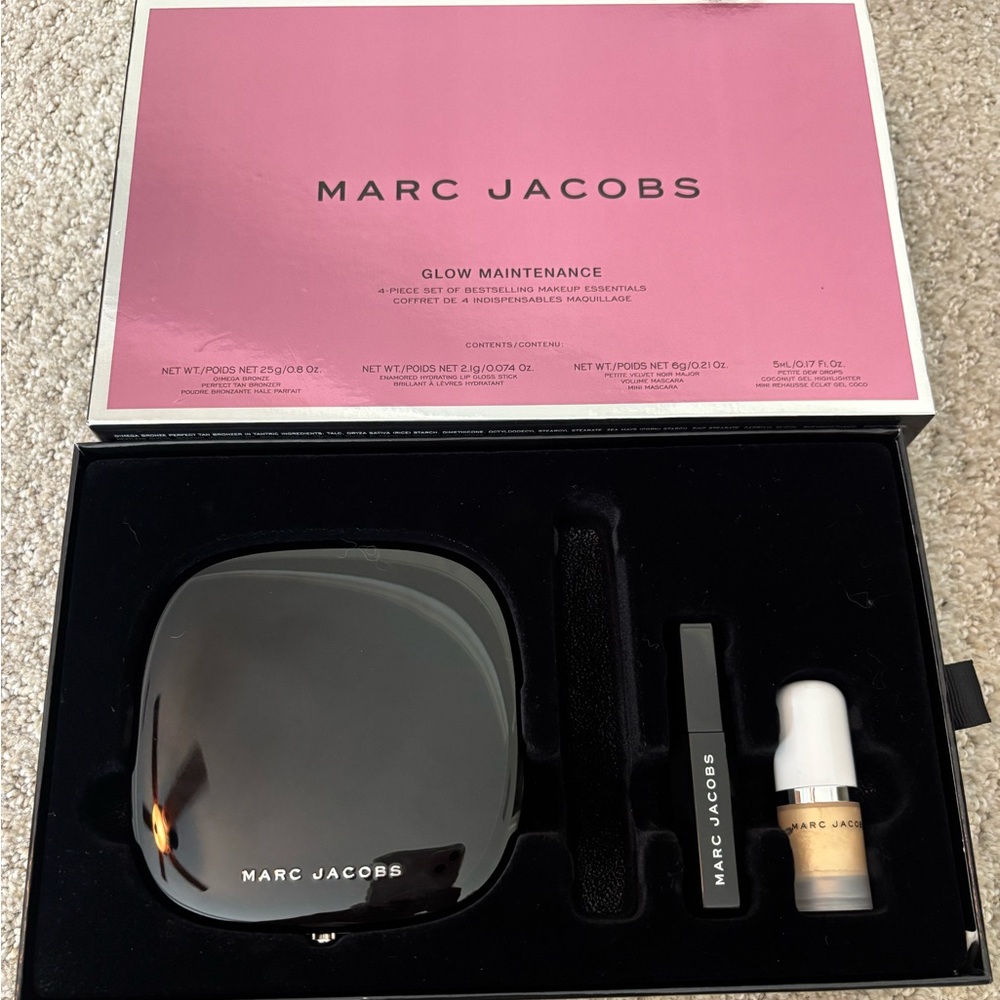 Marc Jacobs Glow Maintenance.